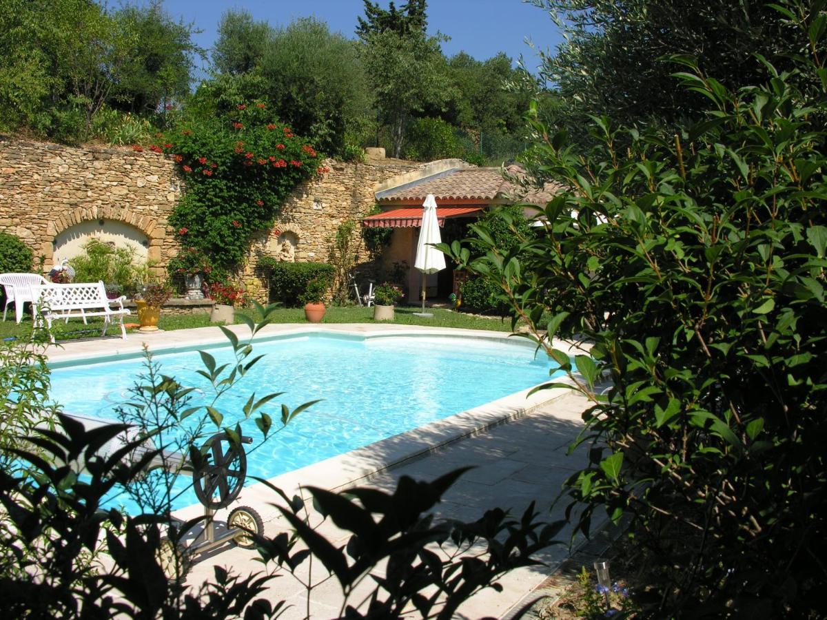 Villa Les Iris Sernhac Bagian luar foto