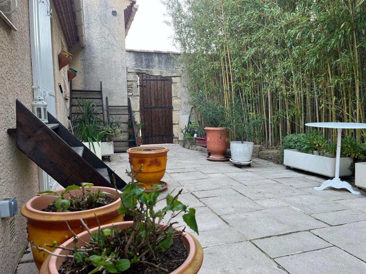 Villa Les Iris Sernhac Bagian luar foto