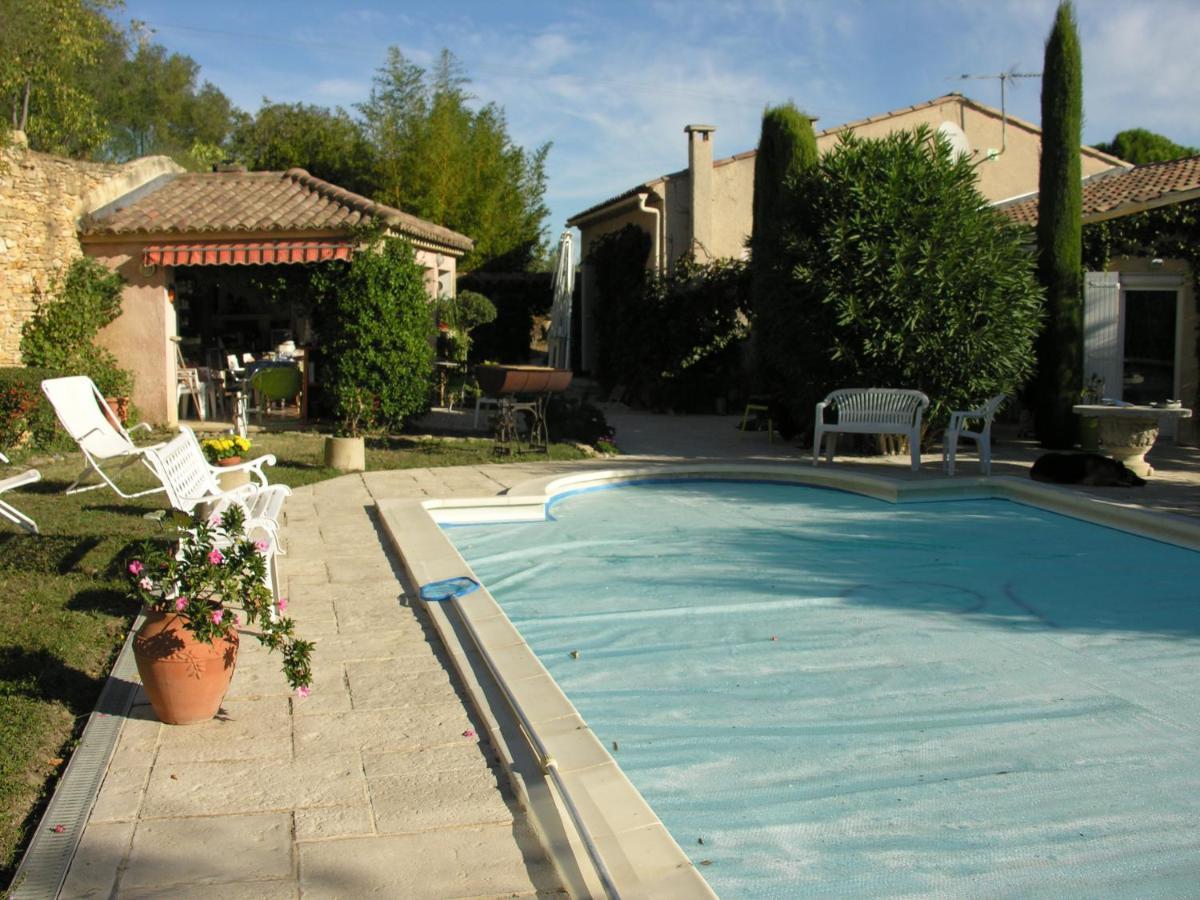 Villa Les Iris Sernhac Bagian luar foto
