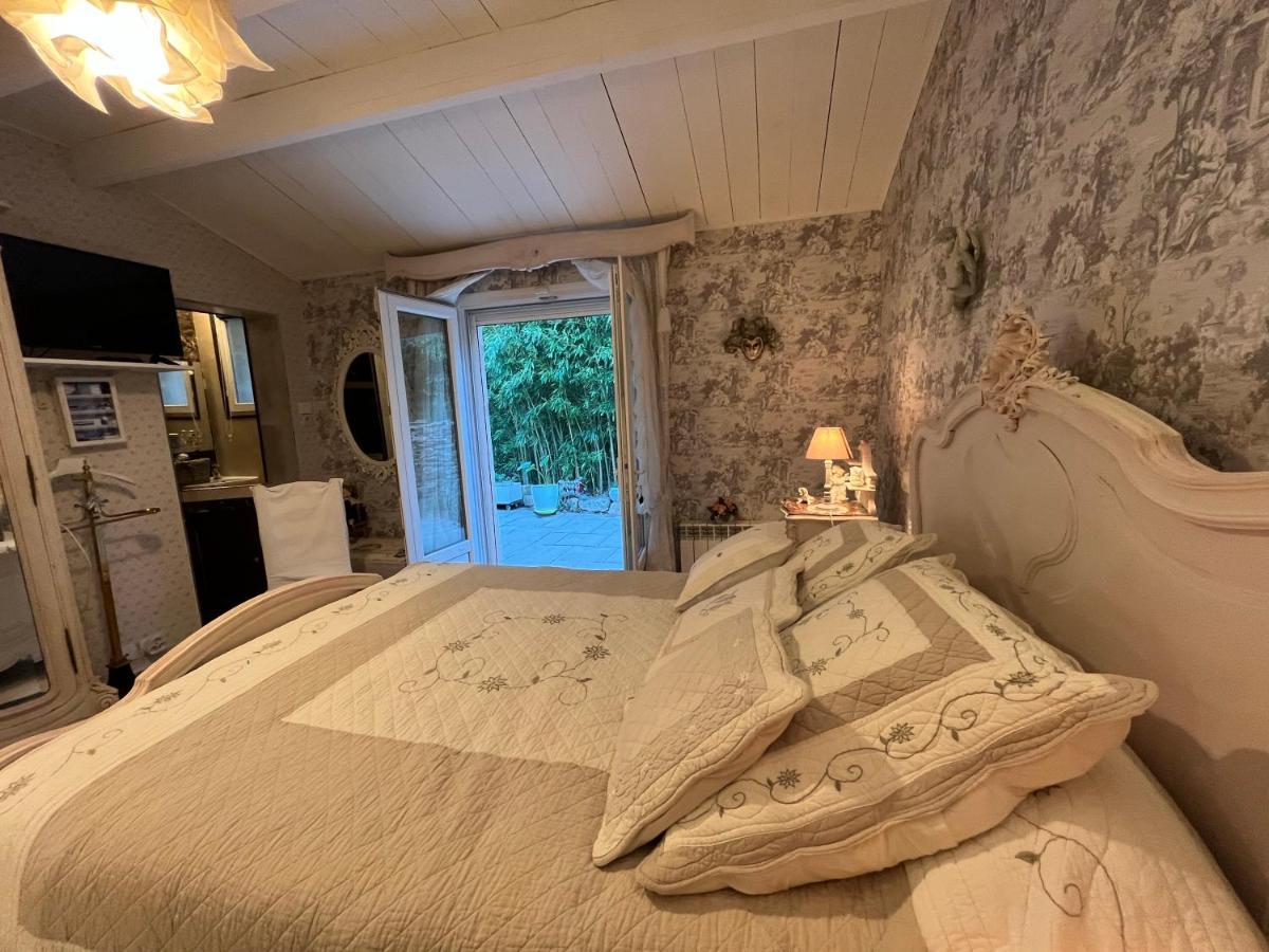 Villa Les Iris Sernhac Bagian luar foto