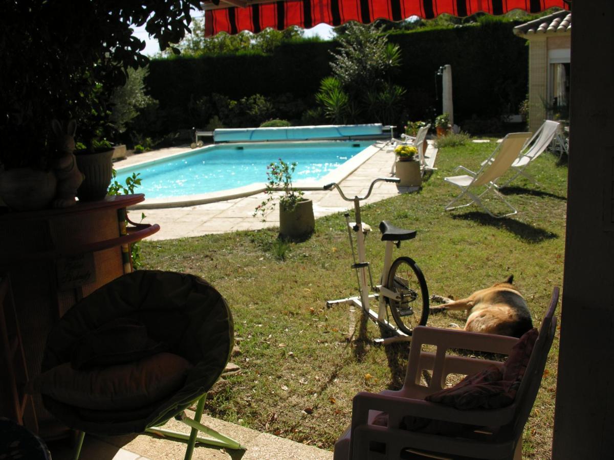 Villa Les Iris Sernhac Bagian luar foto